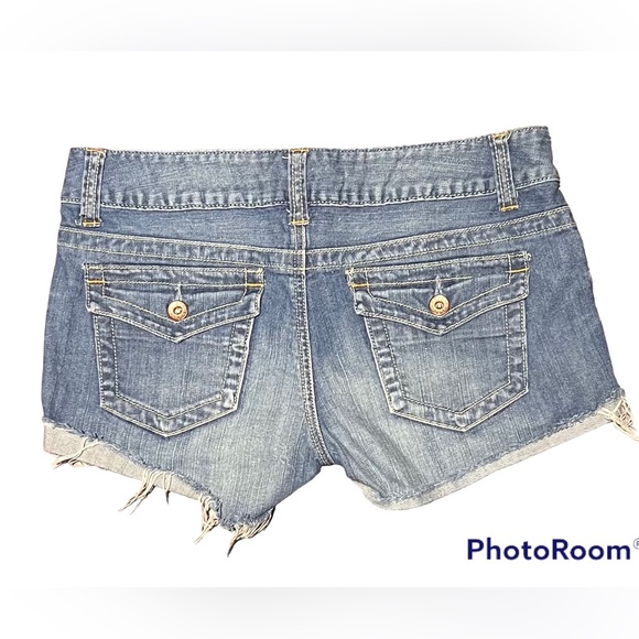 ⭐️🔥Guess Short Jean Shorts - Picture 2 of 5